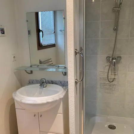 Appartement Dans Residence Avec Piscine Et Parking Uzes Exterior photo